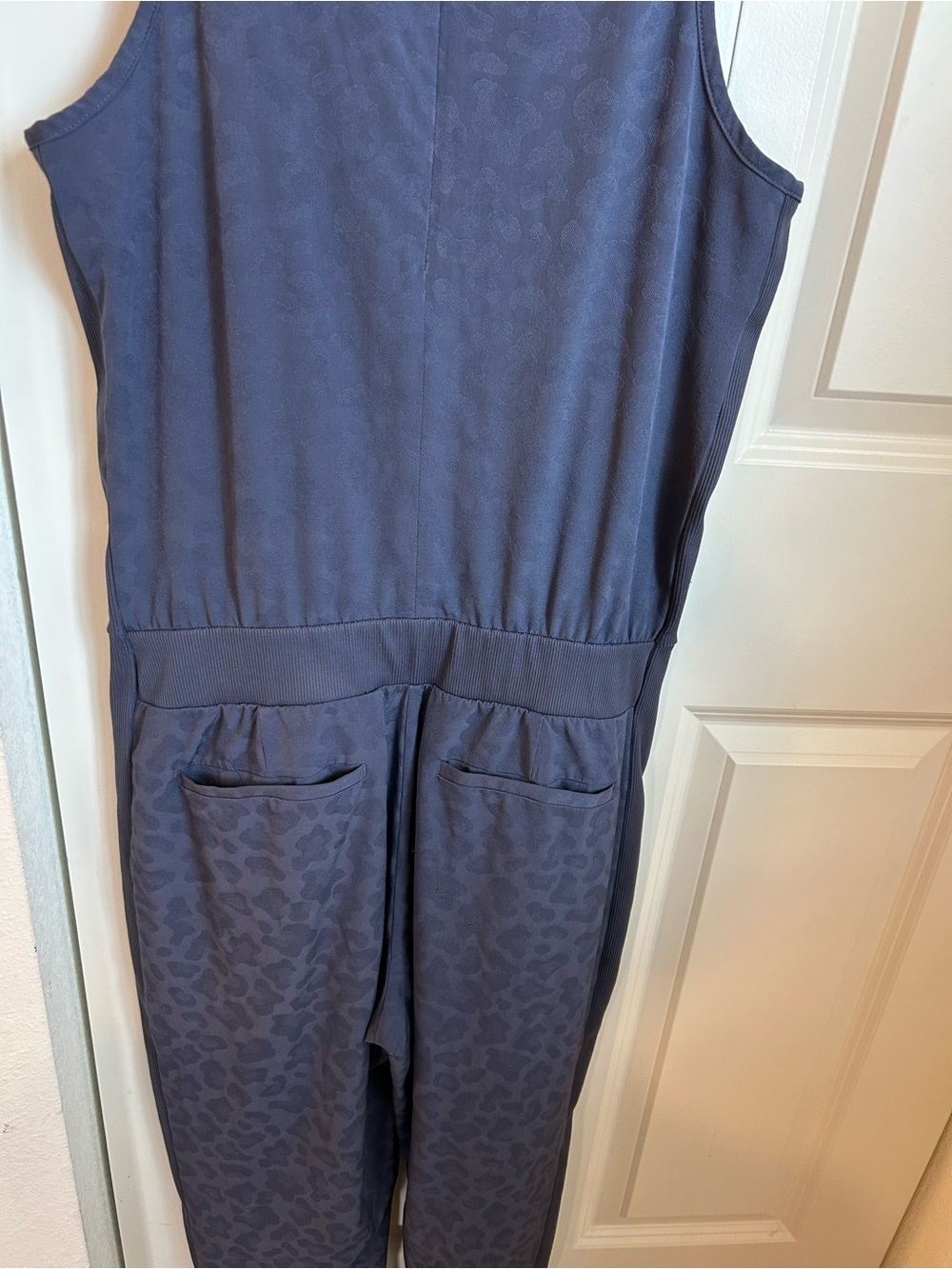 Athleta Brooklyn Textured Jumpsuit Navy Blue Leopard Jacquard Size 6 - Picture 3 of 6